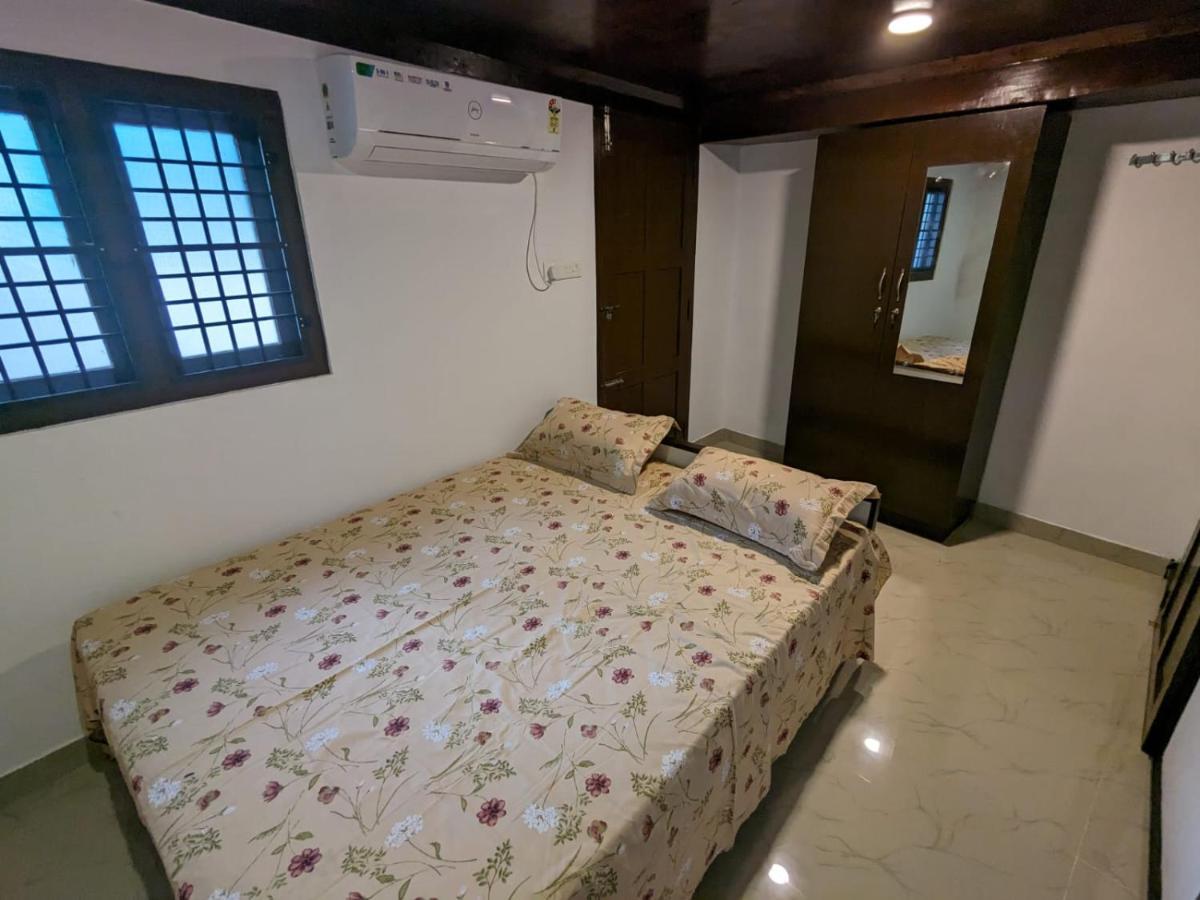 Budget Home Kochi Exterior photo
