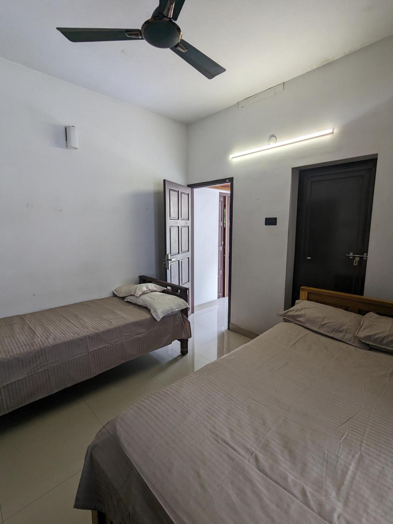 Budget Home Kochi Exterior photo